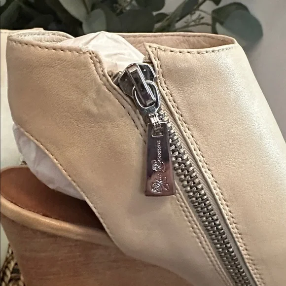 NWT Max Bernson sidecar bone leather zipper peep toe buckles 6M 3” heel sandals - Picture 12 of 15